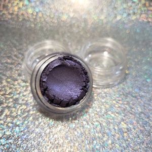 Ultraviolet mineral eyeshadow